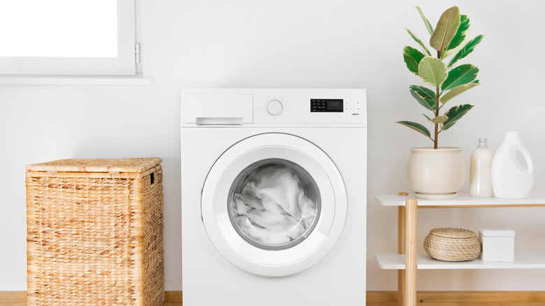 washing machine with white clothes