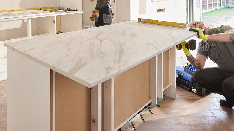 Installing kitchen quartz countertop