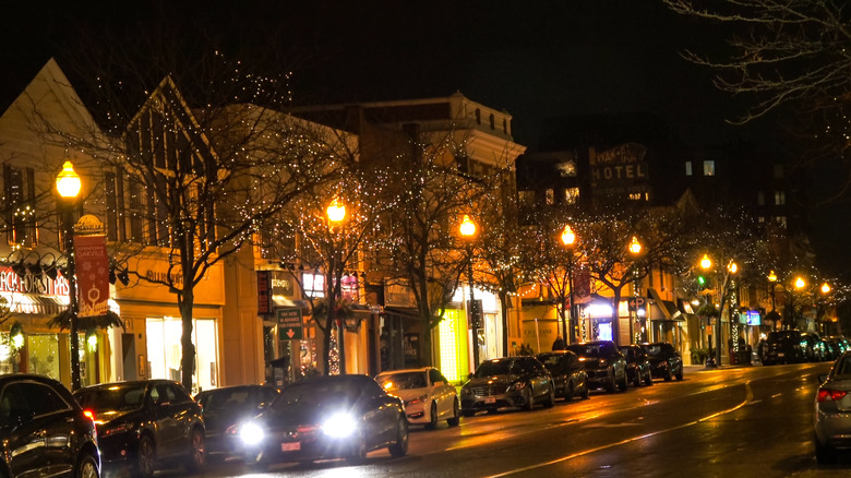 oakville canada street at night