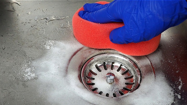 Washing drain with baking soda