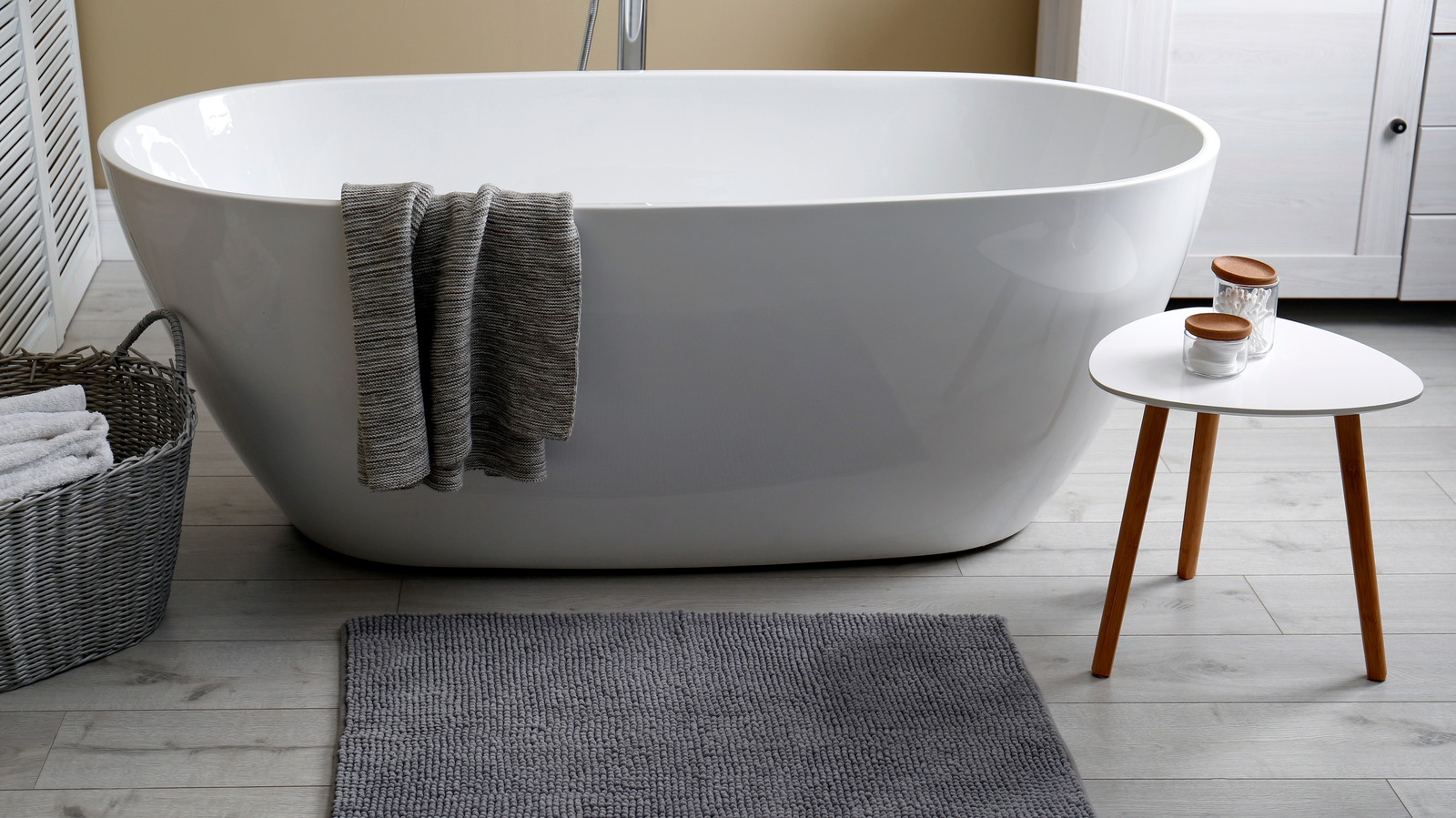 Newly Refinished Bathtub Mat  Refinished Bath Solutions