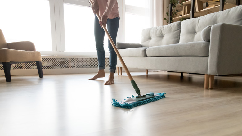 cleaning laminate floor