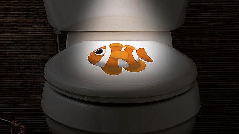 Illumibowl projector of clown fish