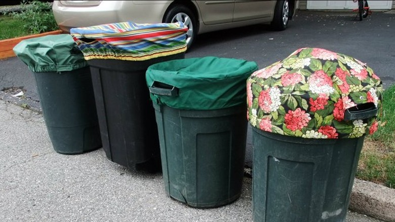 Trash cans using last lid