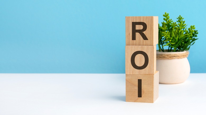 wooden blocks spelling ROI