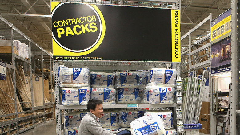 Contractor packs and single shopper at Lowes