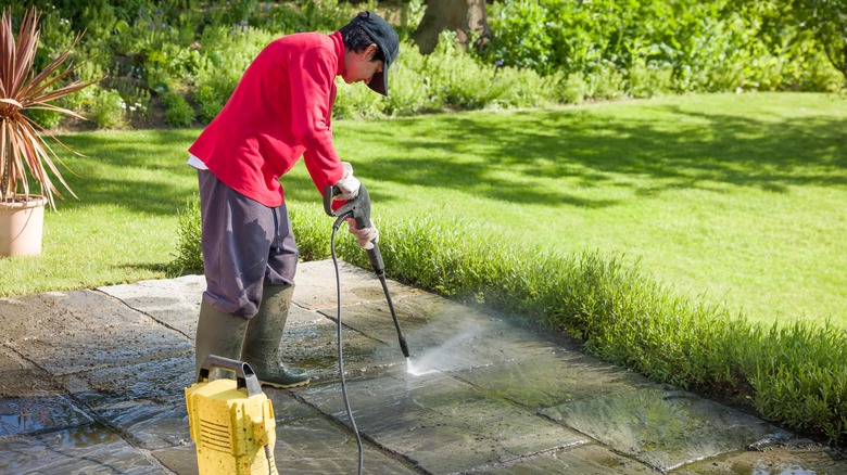 Pressure washing concrete floors