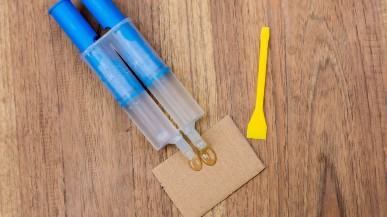 epoxy glue in syringe 