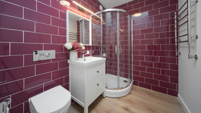 Bathroom with aubergine tiles