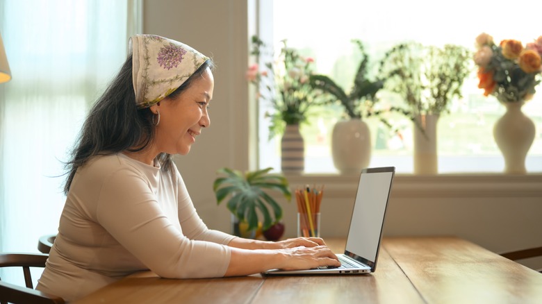 woman working on laptop