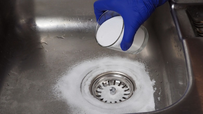 Vinegar and baking soda cleaning