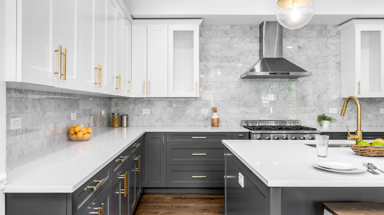 gray and white kitchen 