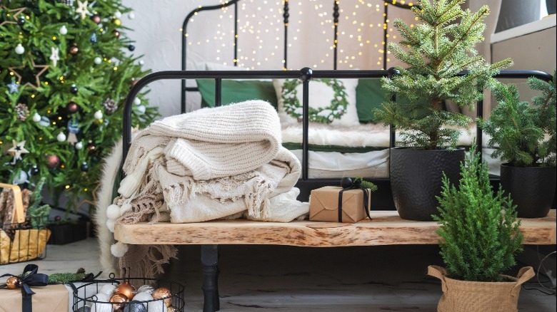 Holiday bedroom décor