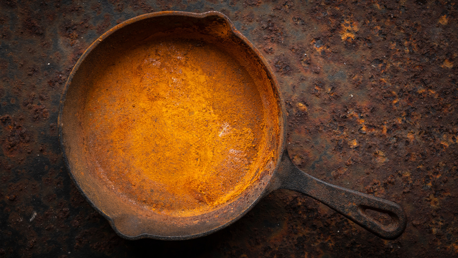 Why You Need Vinegar To Remove Rust From Your Cast Iron Skillet