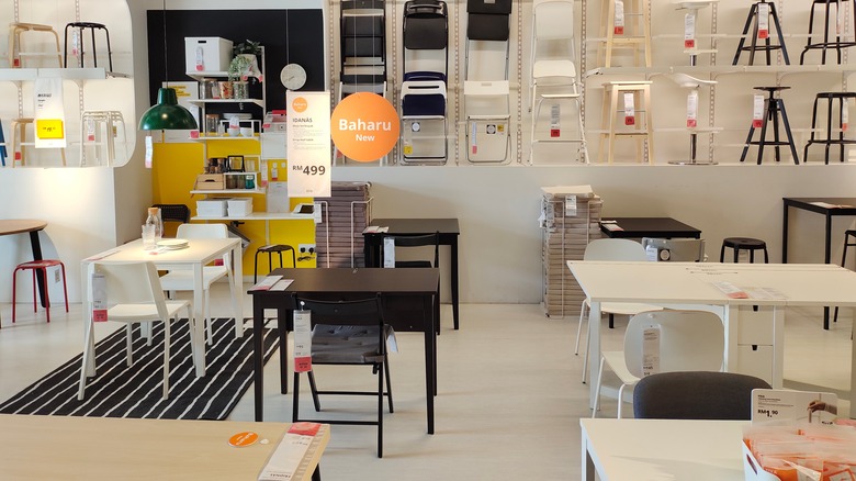 Ikea showroom tables and chairs