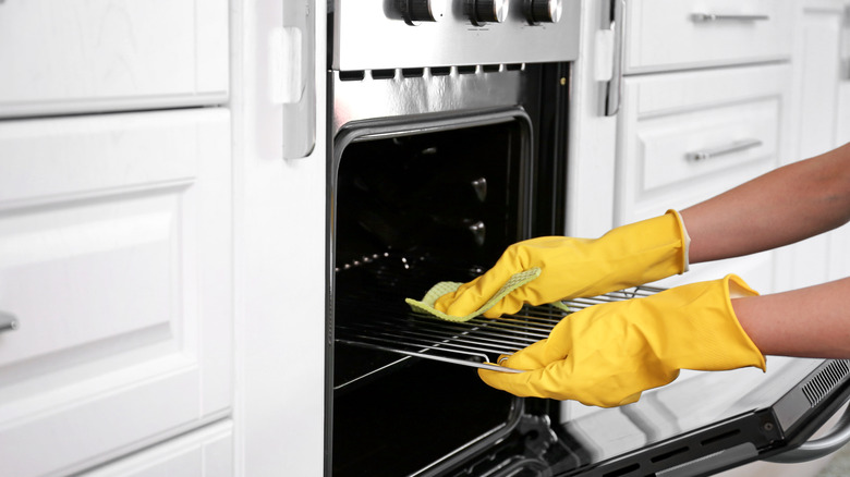 cleaning oven rack