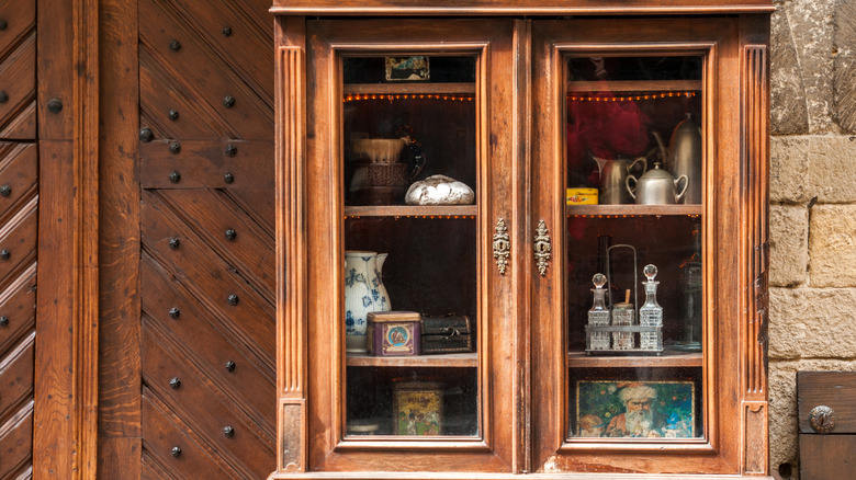 display cabinet for antiques