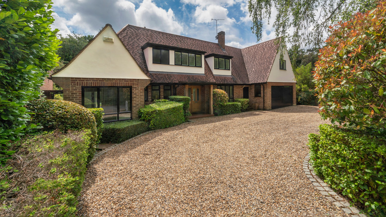 Attractive home with pristine gravel driveway