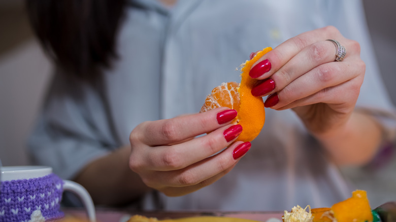 How To Use Orange Peels To Deodorize Your Closet And Drawers