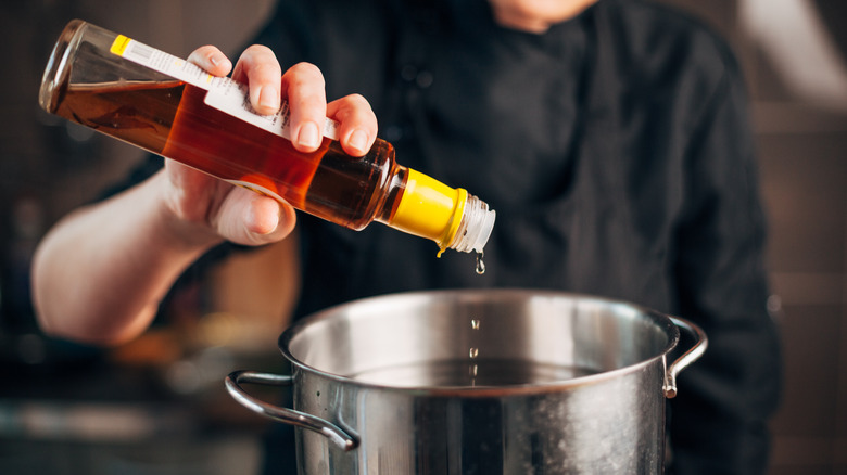 pouring vinegar into pan 