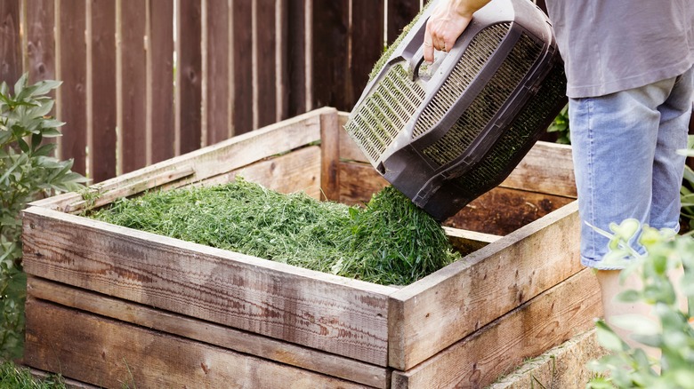 composting grass clippings