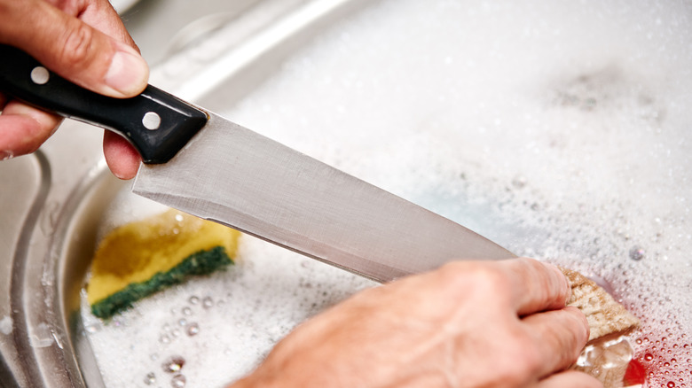 Washing a kitchen knife