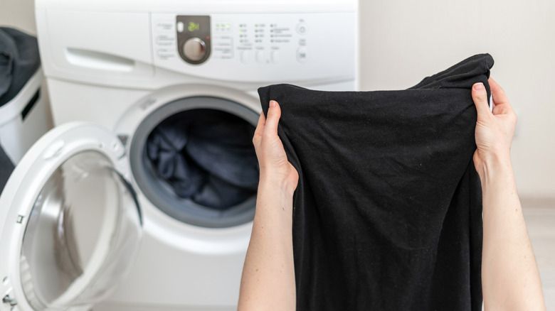 black shirt beside laundry machine