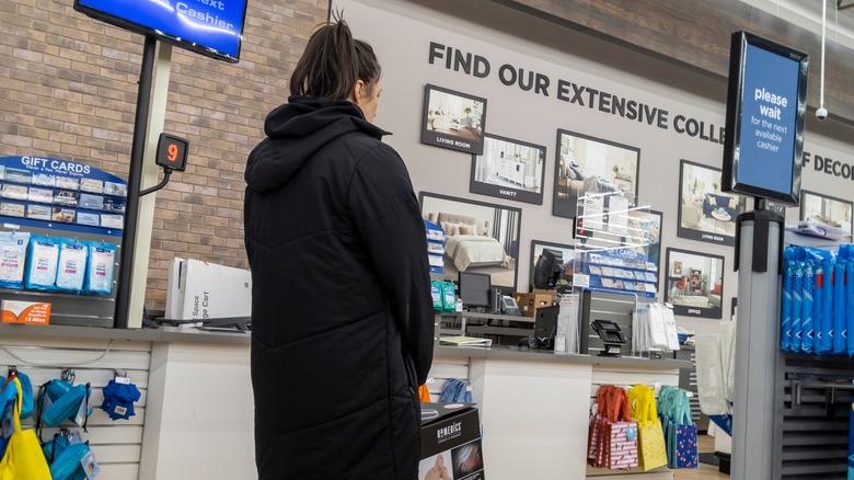 woman at Bed Bath & Beyond