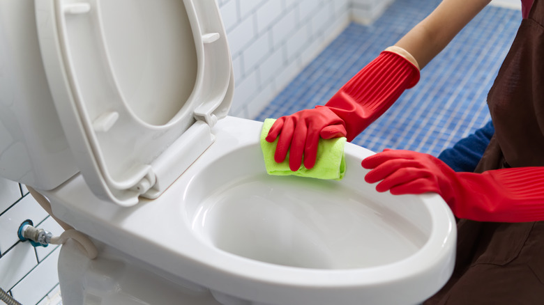 cleaning toilet