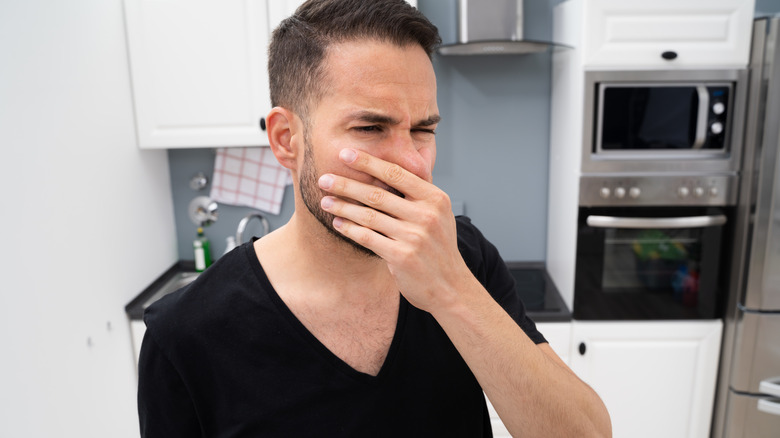 Foul-smelling kitchen