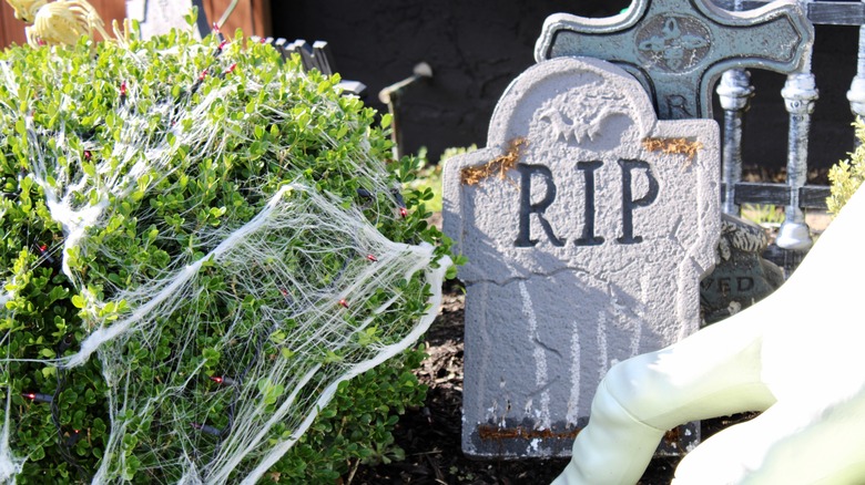 Fake web and gravestone décor