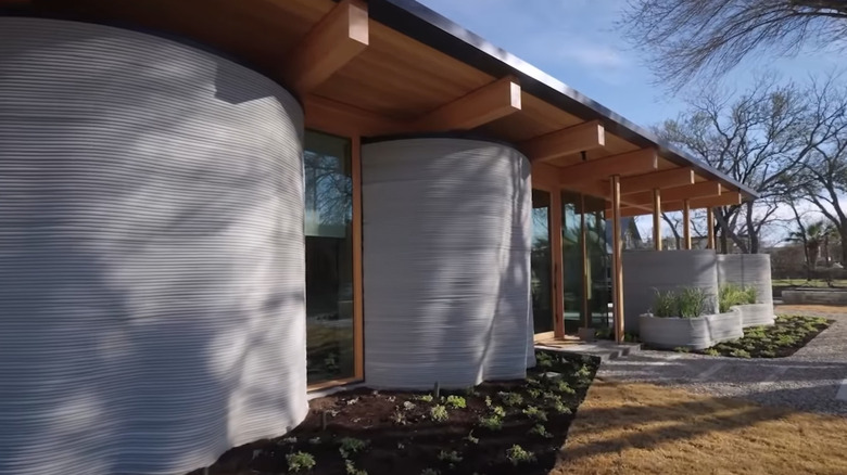 Facade of an upscale 3D-printed home