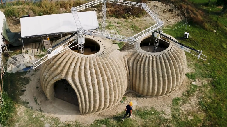 Dome earth homes with 3D-printer cranes