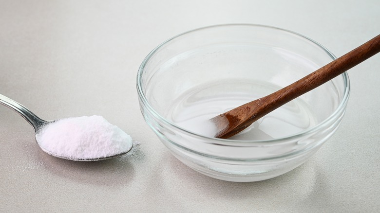 making paste with baking soda