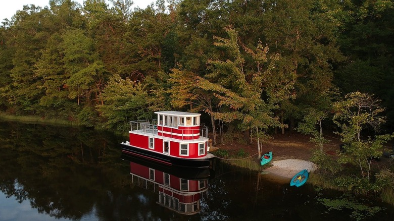 houseboat in Virginia