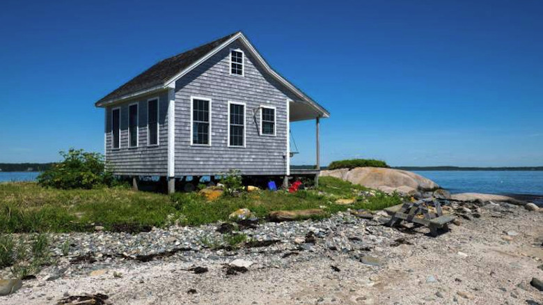 Scenic Maine cottage