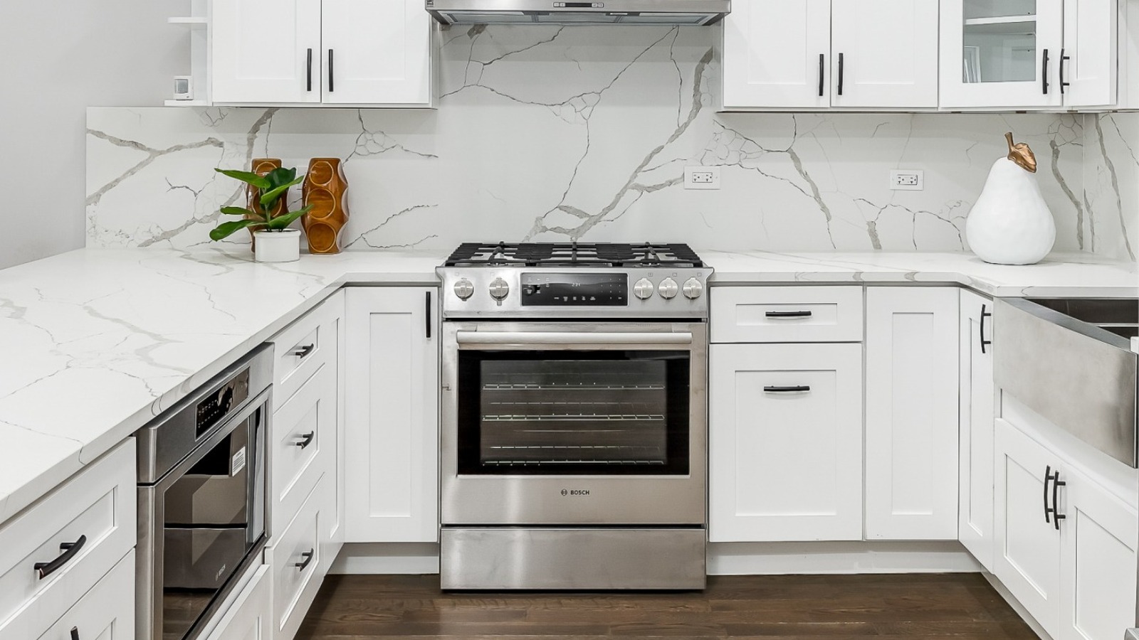 https://www.housedigest.com/img/gallery/you-probably-didnt-know-the-oven-drawer-in-your-home-can-do-this/l-intro-1649768635.jpg