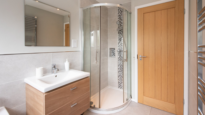 bathroom with stand up shower